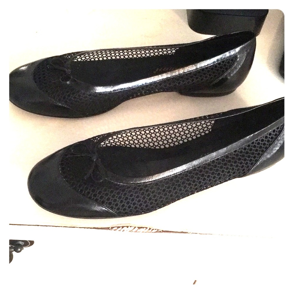 Delman flats
